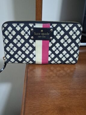 kate spade Black & Cream Patterned Zip Wallet with Pink Stripe